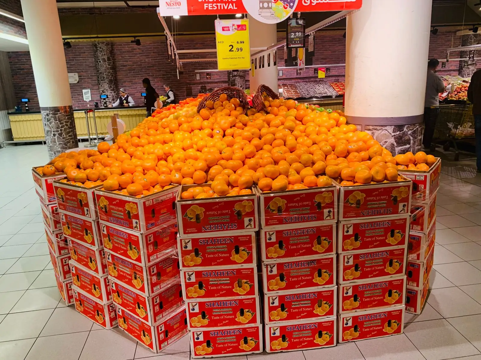 SE Fruits Kinnow displayed in Middle East supermarket